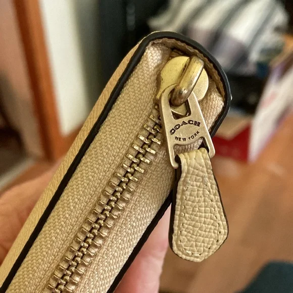 Coach Zip Wallet - Picture 7 of 11